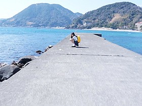 沖縄離島で生まれ育った天真爛漫な健康的褐色美少女が地元でセカンド・ヴァージンデビュー！！　安座間　那海　サンプル画像02